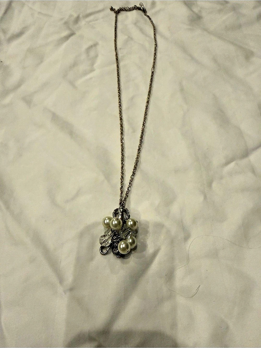 Pearl Cluster Pendant Necklace in Gold & White Like New